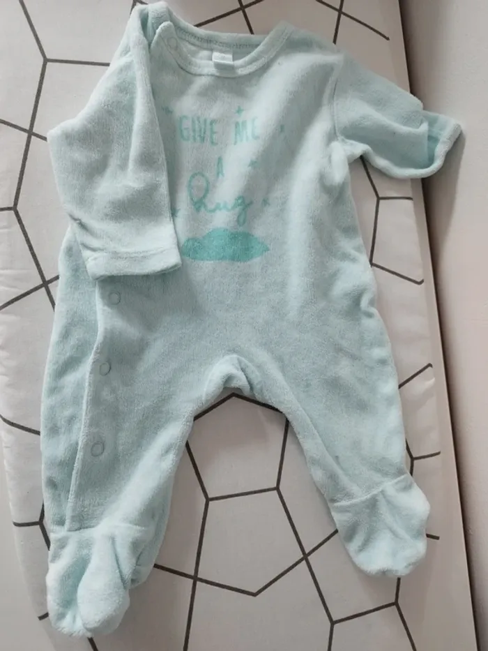 Lot 2 pyjamas velours bébé 1 mois - photo numéro 3