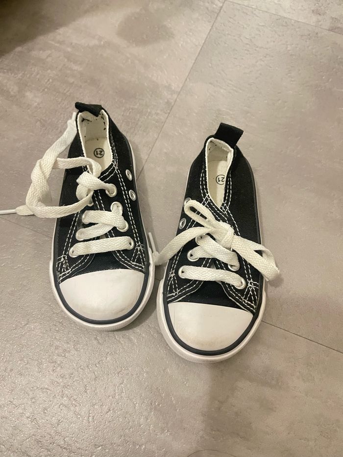 Chaussure style converse taille 21