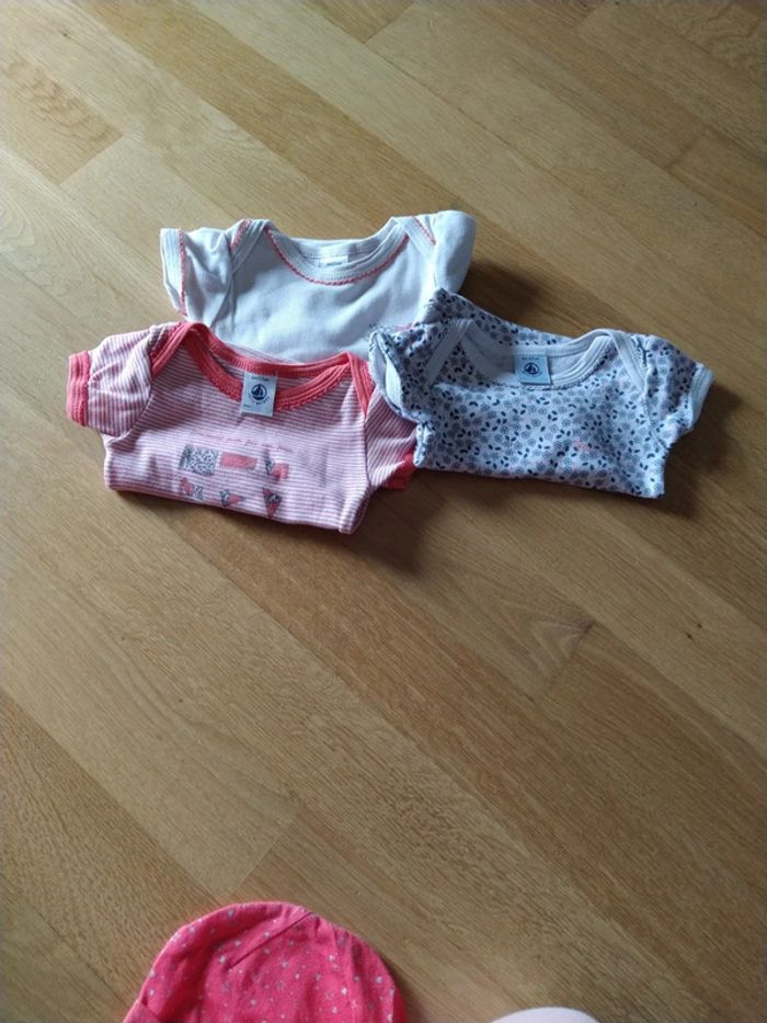 lot bodies 6 mois - photo numéro 2