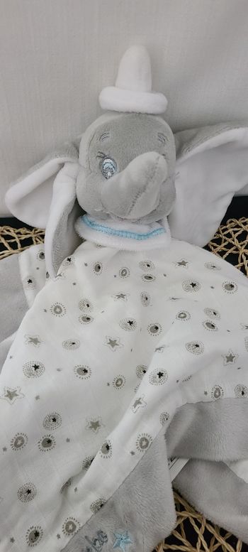Doudou éléphant Dumbo gris lange blanc étoiles Disney baby