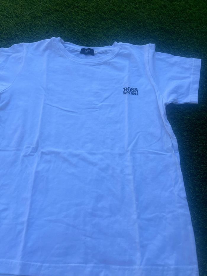 TEE shirt jamais mi . - photo numéro 2