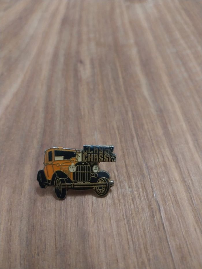 Pins voiture ancienne collection class châssis vintage pin's