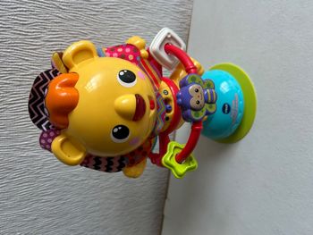 hochet lion a ventouse