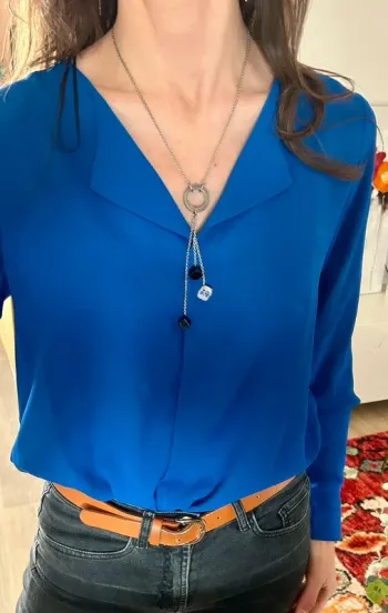 Collier chaîne argenté avec pendentif perles noires et transparentes