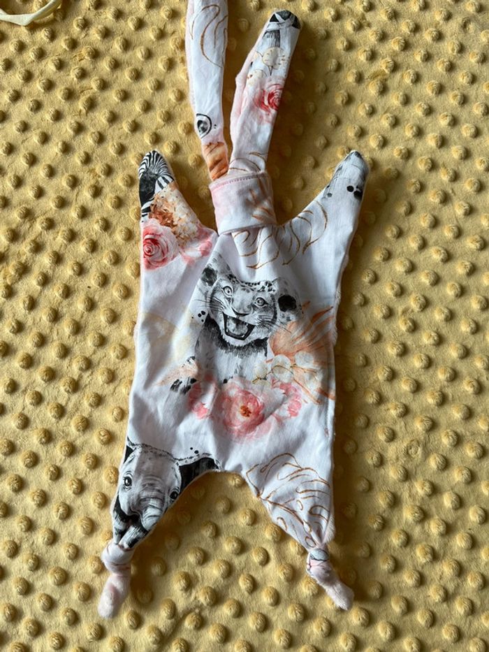 Doudou lapin neuf brodé - photo numéro 4
