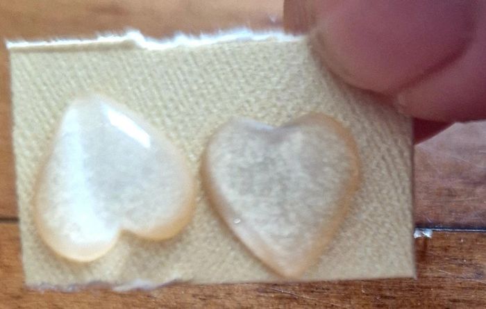 Clous d oreilles cœur blanc