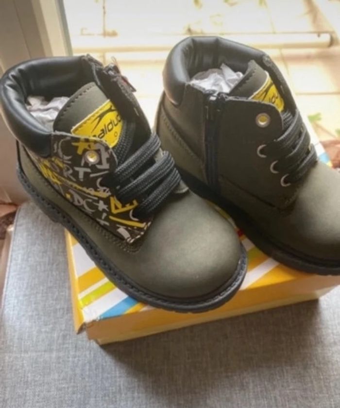 Chaussures montantes  bottillons balducci taille 24, neuf - photo numéro 2