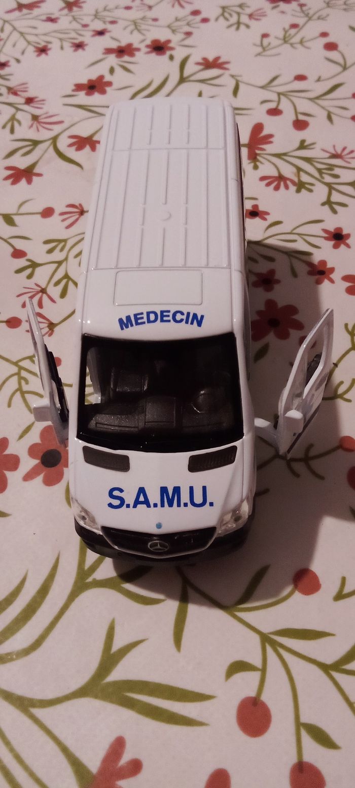 Miniature 1. 43 Ambulance - photo numéro 5