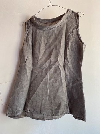 324 - blouse grise sans manches