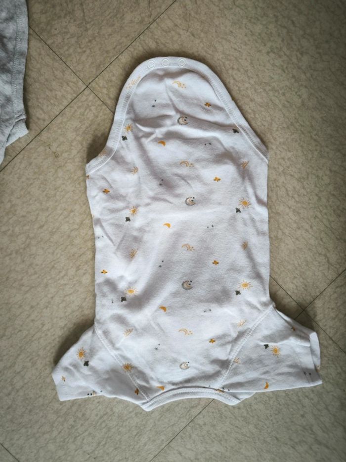 Lot de 2 bodies 3 mois - photo numéro 5