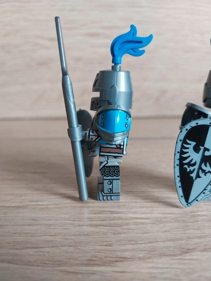 Figurines type lego 2 soldats chevaliers du Faucon noir - photo numéro 4