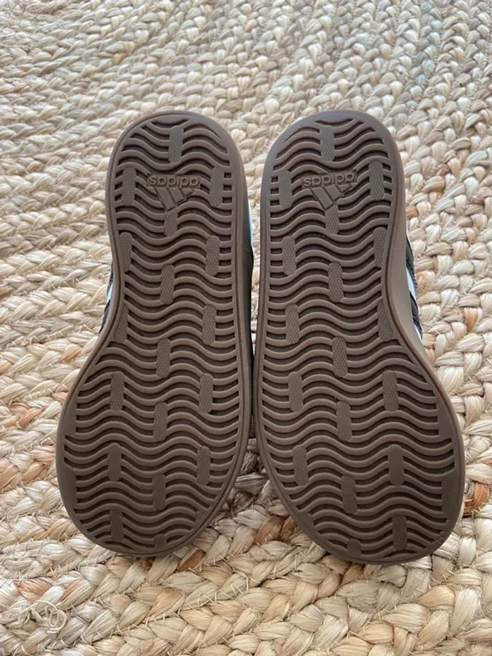 Basket Adidas pointure 28 - photo numéro 3