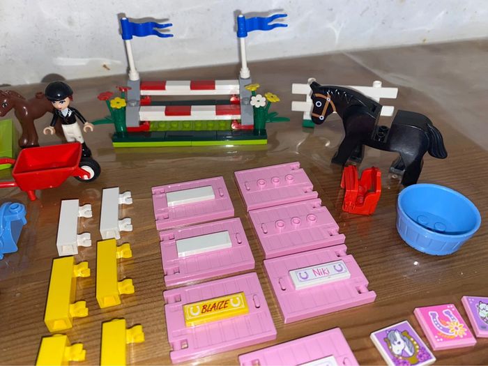 Lot de + de 150 pièces lego sur le thème de l’équitation. - photo numéro 3