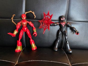 2 figurines Marvel