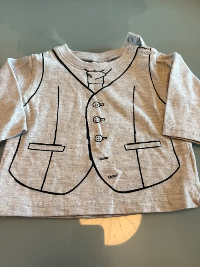 Lots 4 t-shirt 1 pull - photo numéro 2