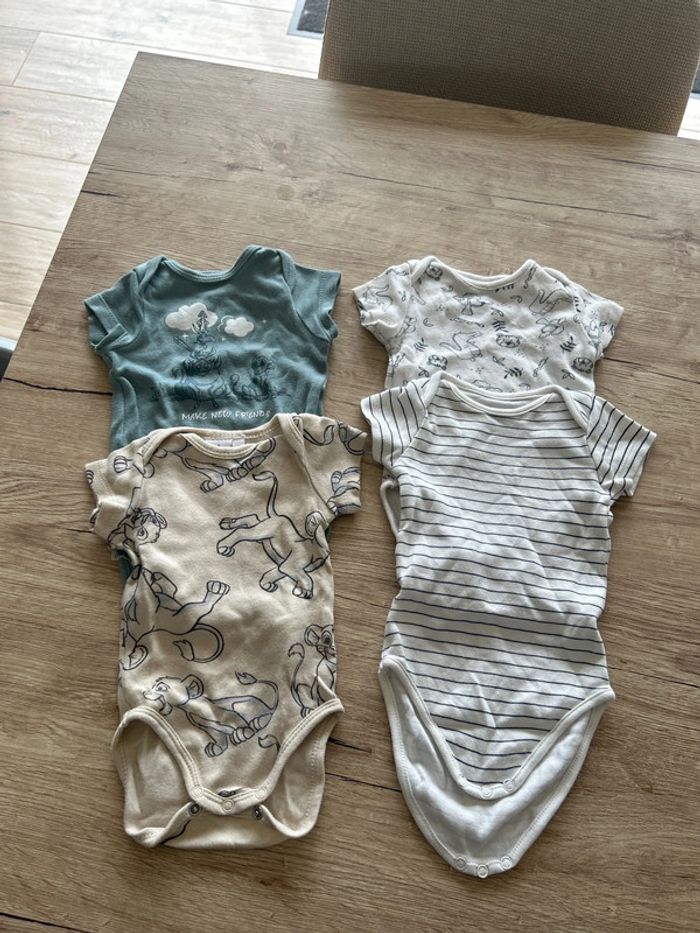 Lot de 4 bodies MC 3 mois