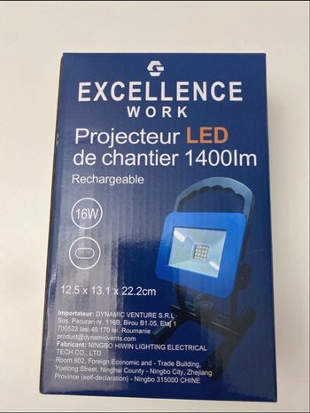 Projecteur LED rechargeable 1400 lumens – neuf