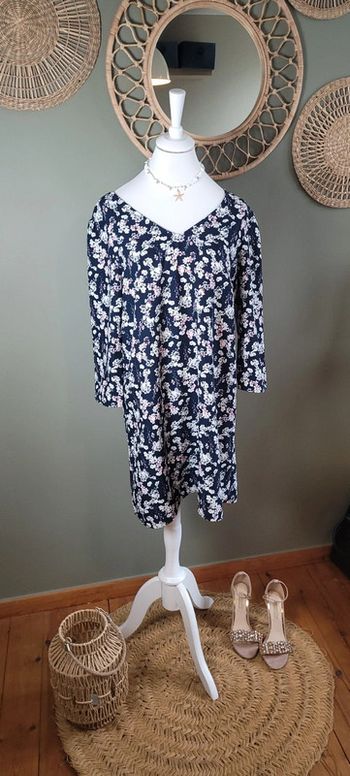 Jolie robe fleurie New Collection Taille L Parfait état