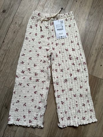Pantalon beige à fleurs Zara 4/5 ans neuf