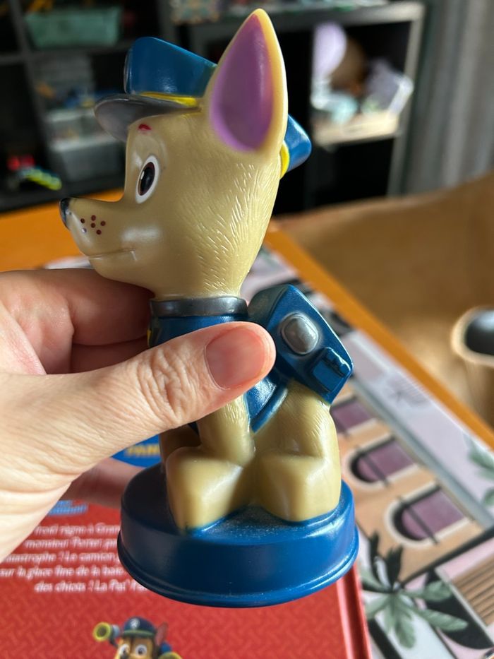 Un livre et une figurine Pat Patrouille - photo numéro 3