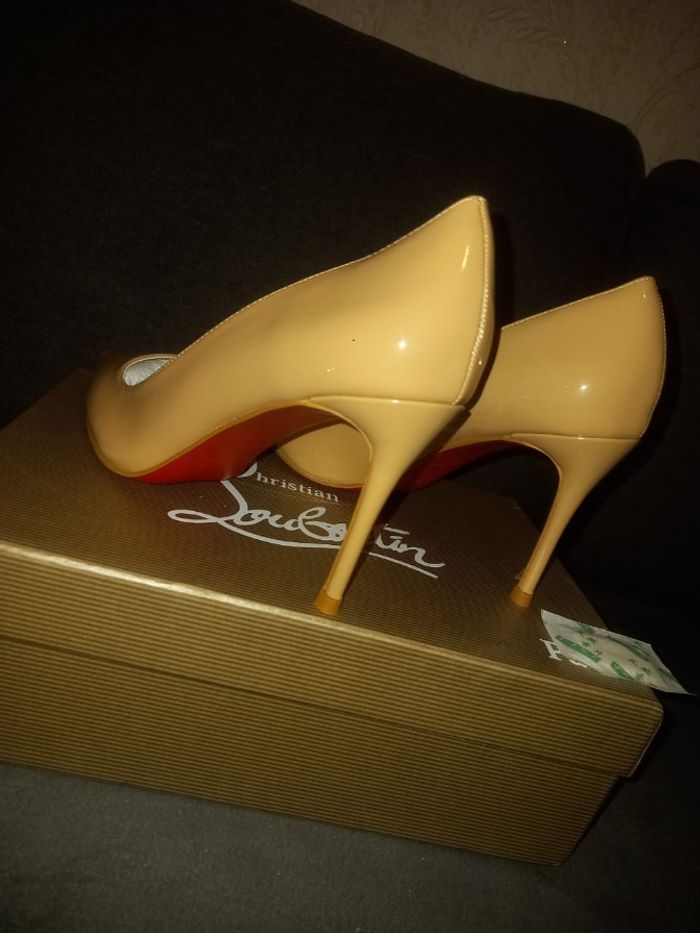Louboutin neuf - photo numéro 2