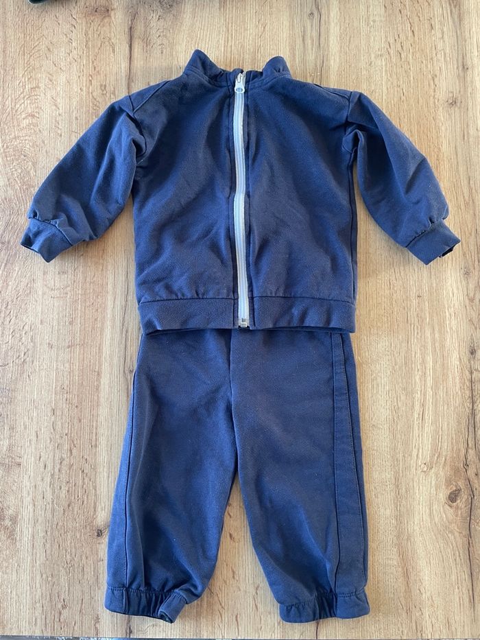 Lot 2 ensembles 18 mois - photo numéro 2