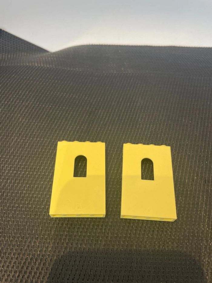 Lego lot 2 murs jaune clair 1x4x5 avec fenêtre maison château pièces détachées officiel - photo numéro 2