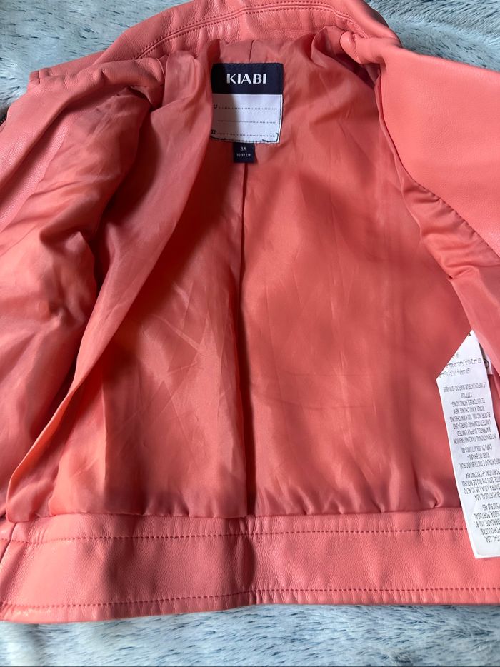 Blouson  pour petite fille 3 ans  état impeccable - photo numéro 3
