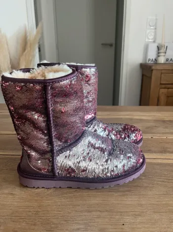 Bottines UGG à sequins violettes