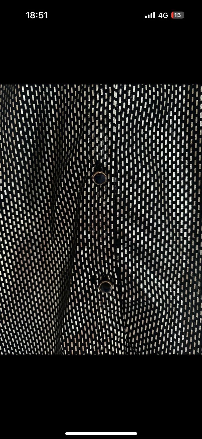 Blouse noire et dorée - photo numéro 4