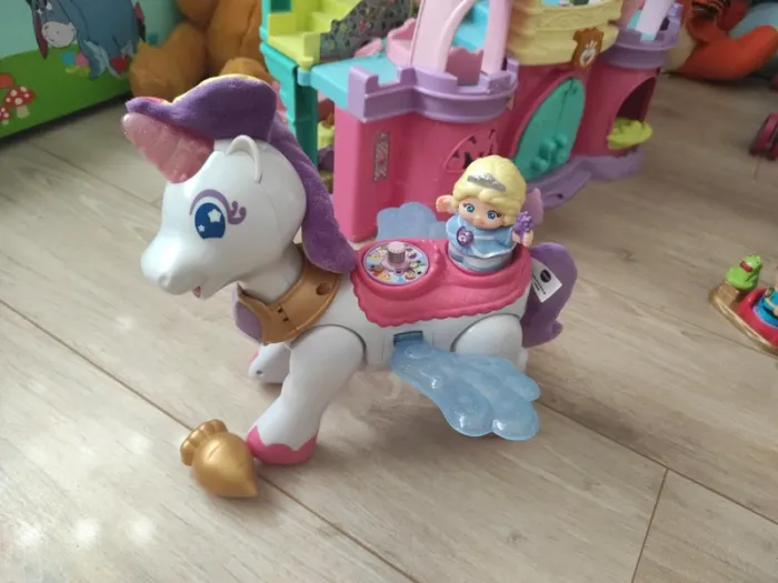 Licorne et princesse Chloé tut tut copain - photo numéro 2