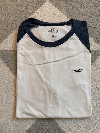 Tee-shirt Hollister blanc et bleu marine Taille M