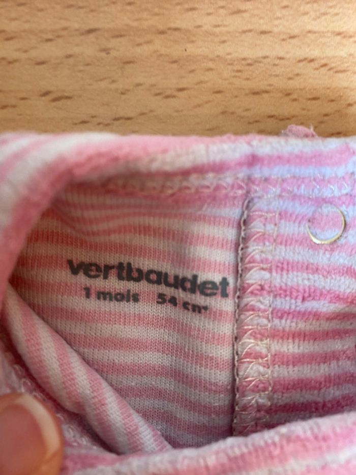 Beau pyjama/grenouillère Vertbaudet à rayures T. 1 mois/54 cm fille TBE - photo numéro 9