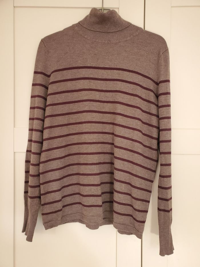 Pull gris à rayures
