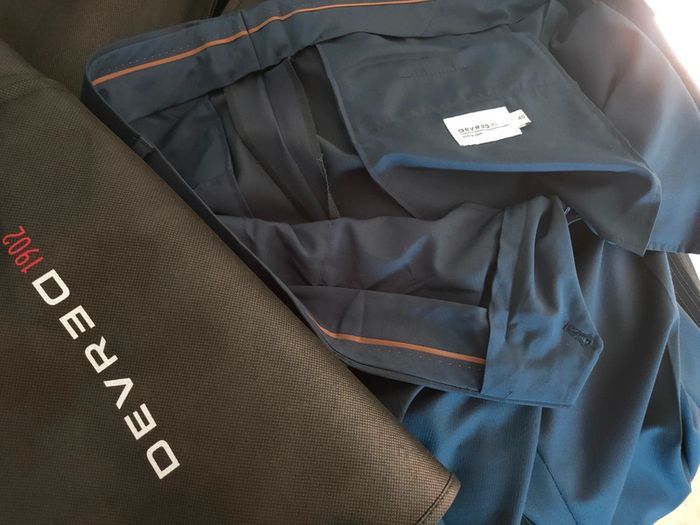 Costume deux pièces DEVRED bleu marine neuf veste taille 58 pantalon taille 46 housse - photo numéro 4