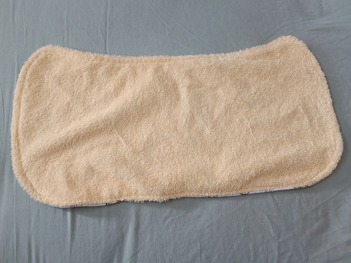 Lot girafe + hochet + bavoir et lange neuf - photo numéro 8