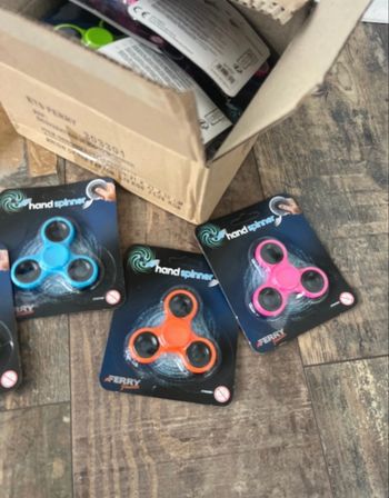 Lot de 24 Hand spinner métal neuf sous emballage 