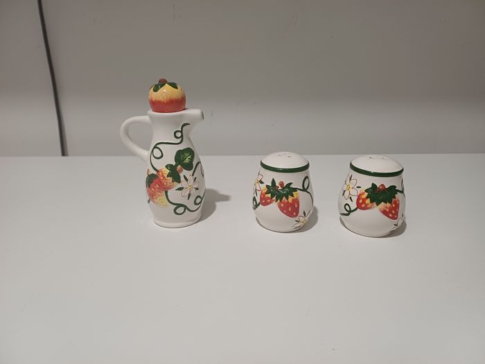 Ensemble salière, poivrière, vinaigrier