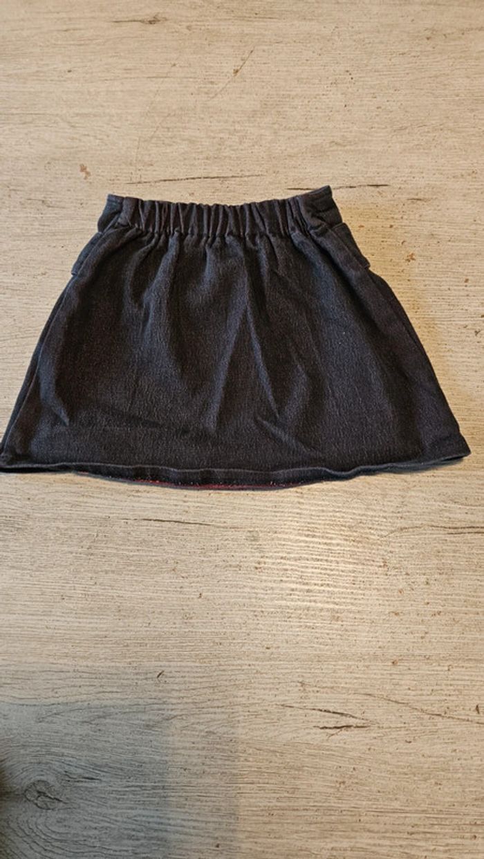Jupe courte noire à reflet bordeau, Jalyne, 2 ans, peu mise - photo numéro 5