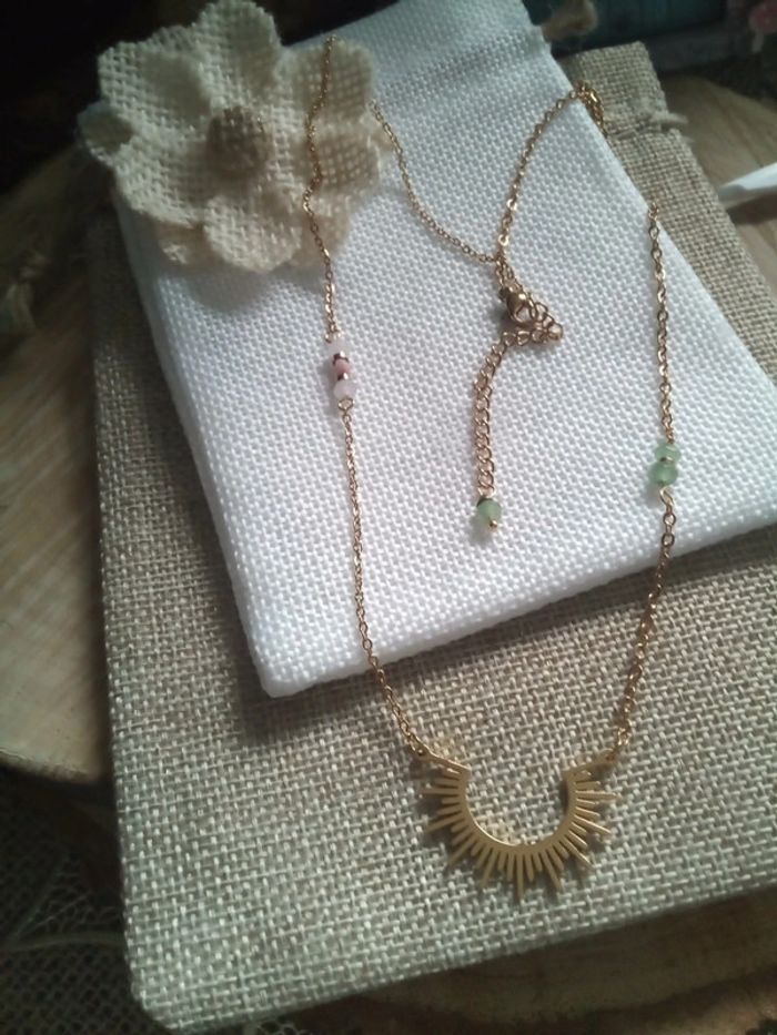 Collier soleil et pierres naturelles semi précieuses