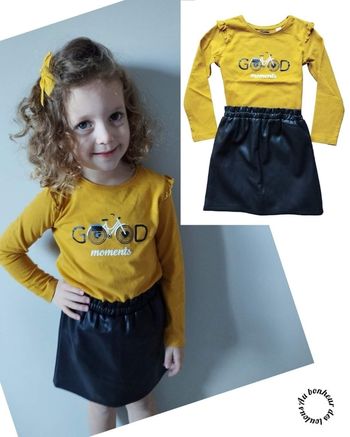 3 ans ensemble teeshirt et jupe simili ( sans Barrette)