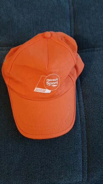 Neuve casquette département Hérault sport orange