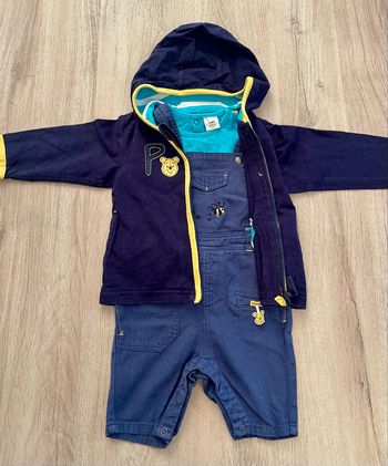 Ensemble sweat salopette tee shirt Winnie l’ourson 12 mois