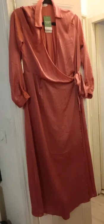 Robe longue satinée