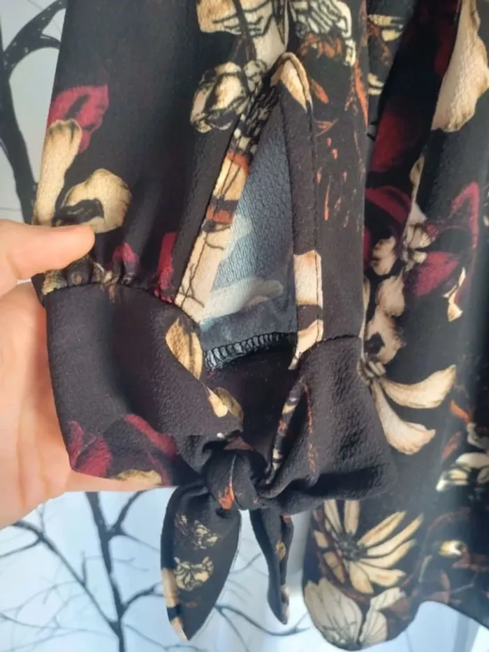 Jolie blouse grandes fleurs femme manches 3/4 nouées - photo numéro 2