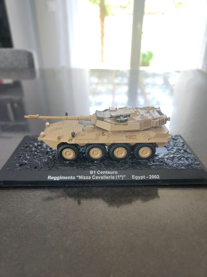 Véhicule de guerre miniature