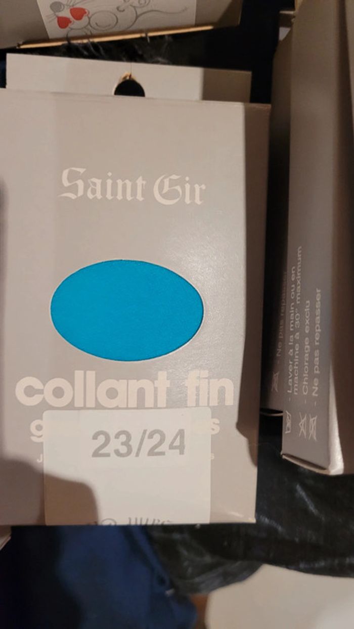 Lot de 25 collants fillettes 23/24 - photo numéro 3