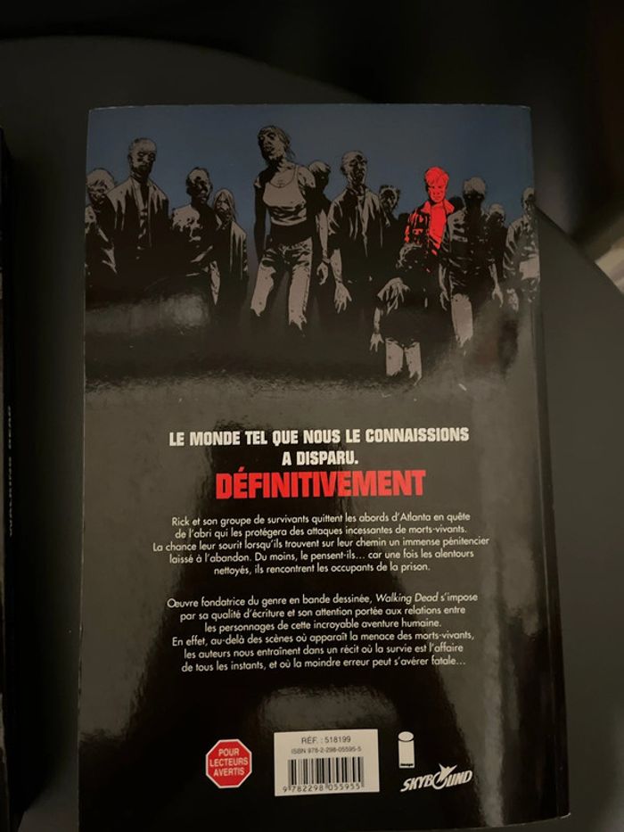 Lot de 2 BD bande dessinée Walking Dead pour lecteurs avertis - photo numéro 3