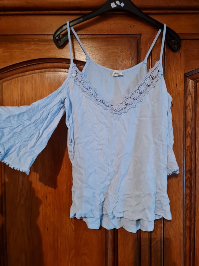 Haut épaule dénudée