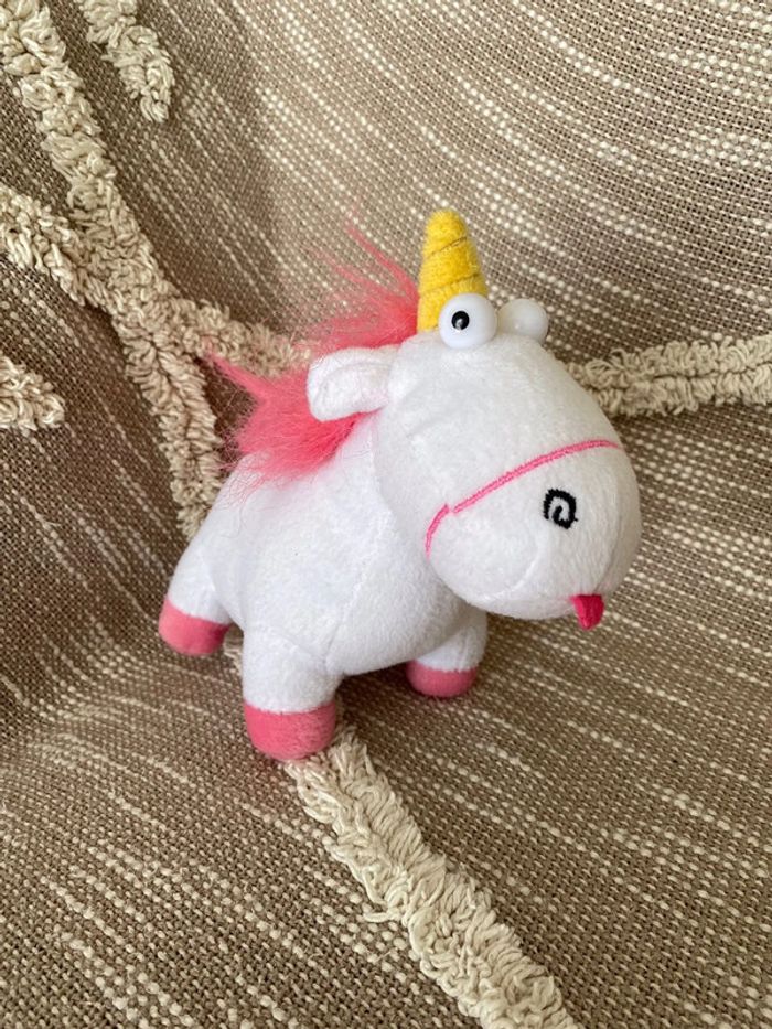 Peluche doudou 19cm moi moche et méchant 2 licorne blanche et rose très bon état - photo numéro 2